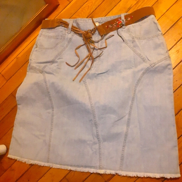 Gloria Vanderbilt faded denim belted skirt Size 16 - Picture 1 of 5